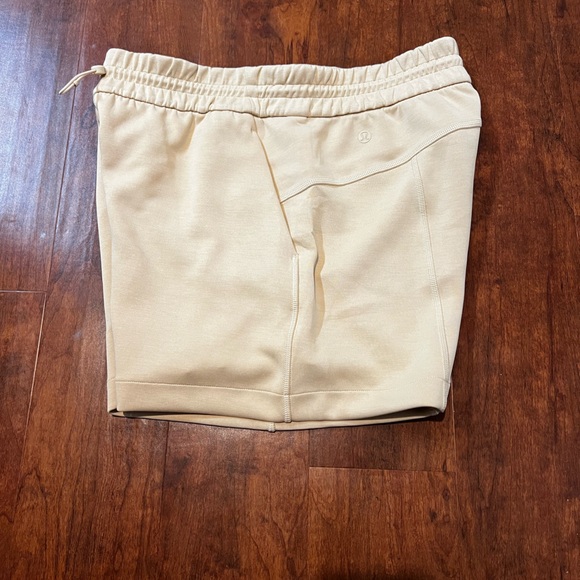 Lululemon Softstreme High-rise Shorts 4” - Picture 5 of 6